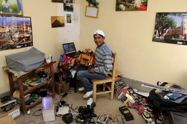 the-high-schooler-then-went-home-to-his-makeshift-lab-to-build-and-program-wall-e